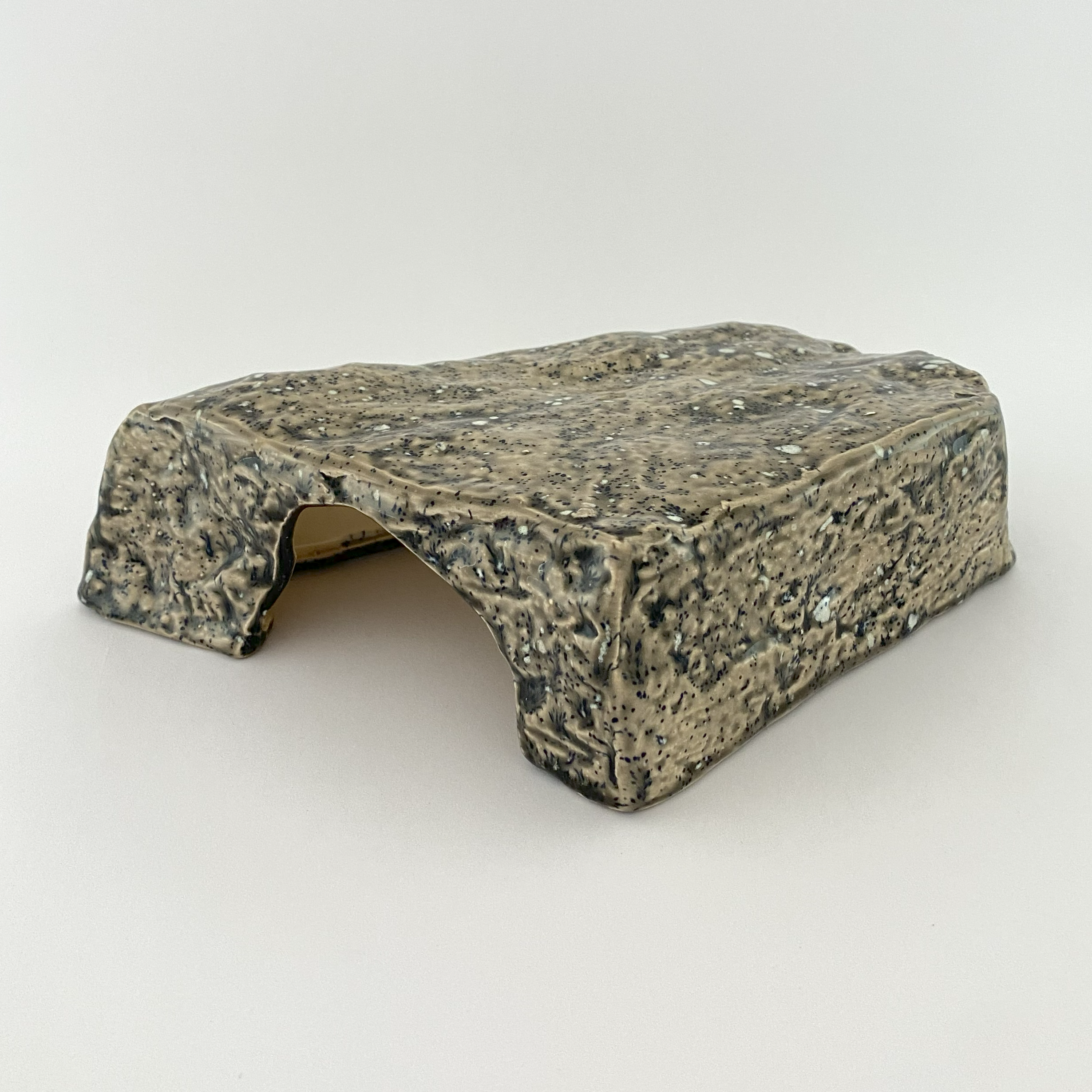 Medium Flat Rock Hide – Fast Giraffe Studio