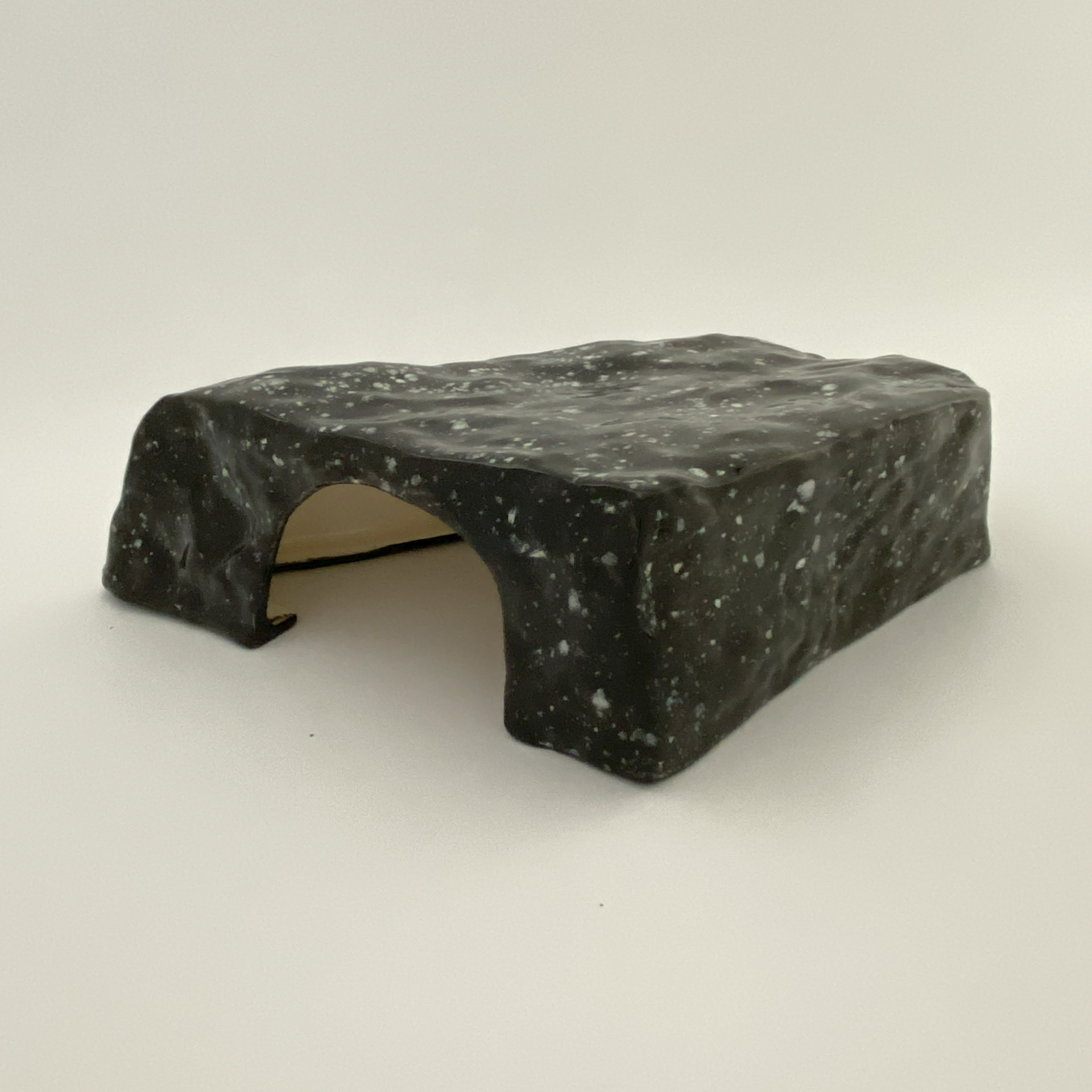 Medium Flat Rock Hide – Fast Giraffe Studio