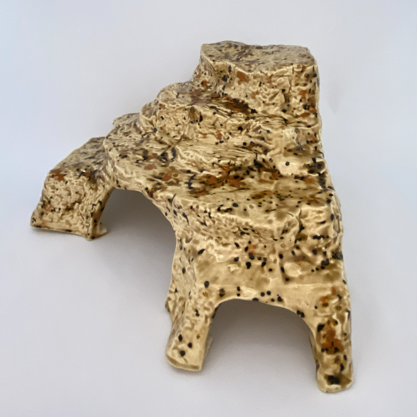 Multi-Entrance Corner Hide