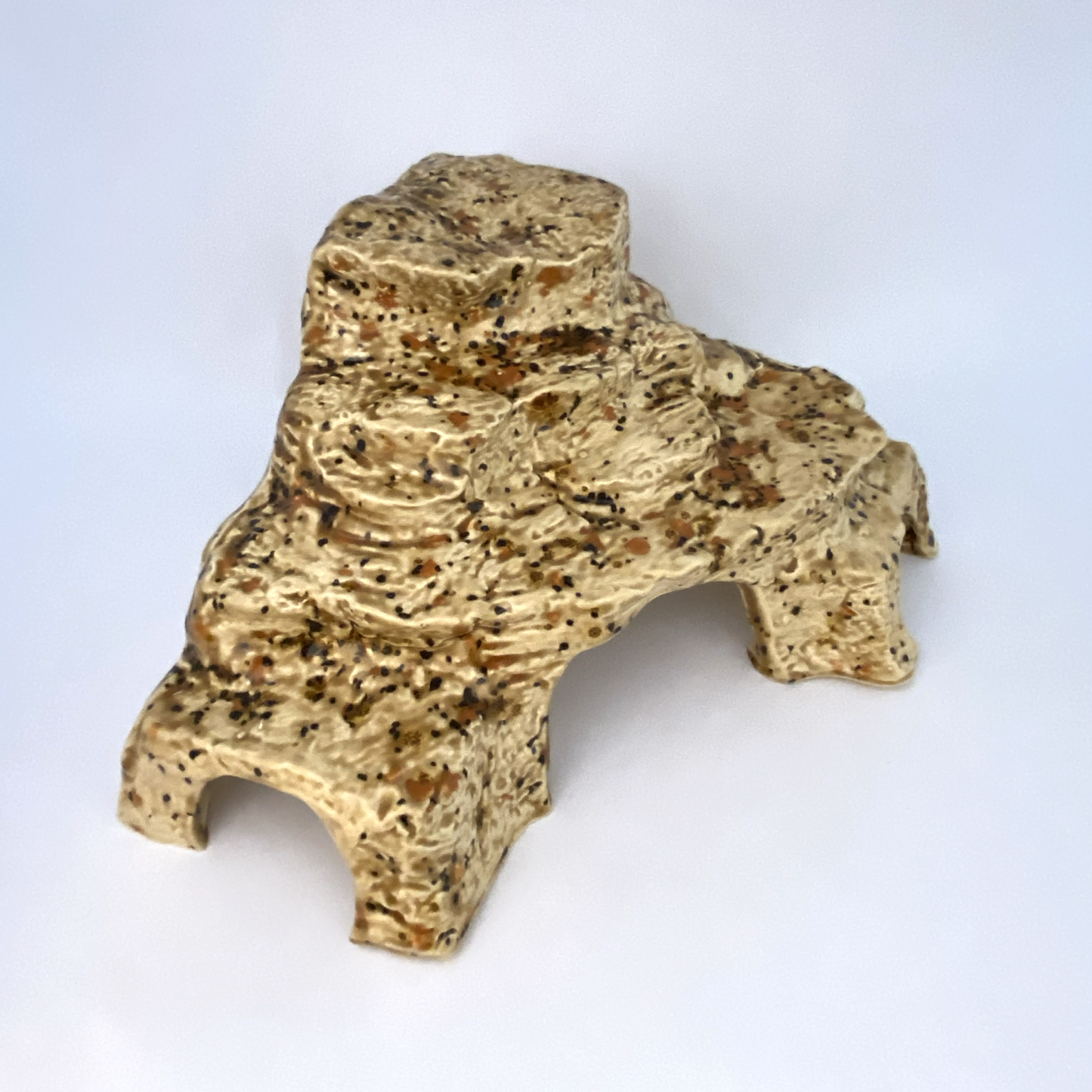 Multi-Entrance Corner Hide